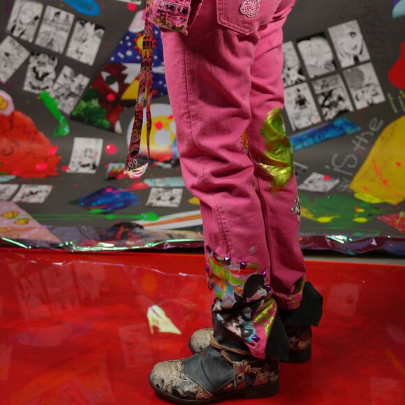 Artsy Leather Booties with Newsprint Magic: Retro TMA Eyes Statement Shoes - Picture 10 of 12